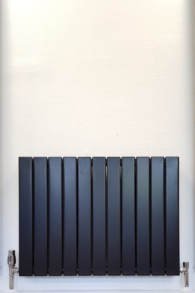 Flat Horisontal Single Radiator Sort - Håndklædetørrer.dk
